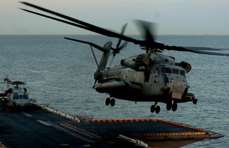 US Navy 060125-N-9866B-058 A CH-53 Super Stallion helicopter assigned to the