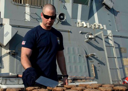 USS Dewey (DDG 105) 141102-N-KB426-008 (15528701029)