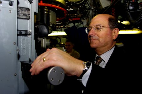 US Navy 060119-N-2568S-064 Secretary of the Navy (SECNAV), the Honorable, Dr. Donald C. Winter operates the periscope, while touring the Los Angeles-class submarine USS Hartford (SSN 768) photo