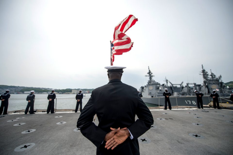USS Denver pulls into port 140427-N-ZU025-101
