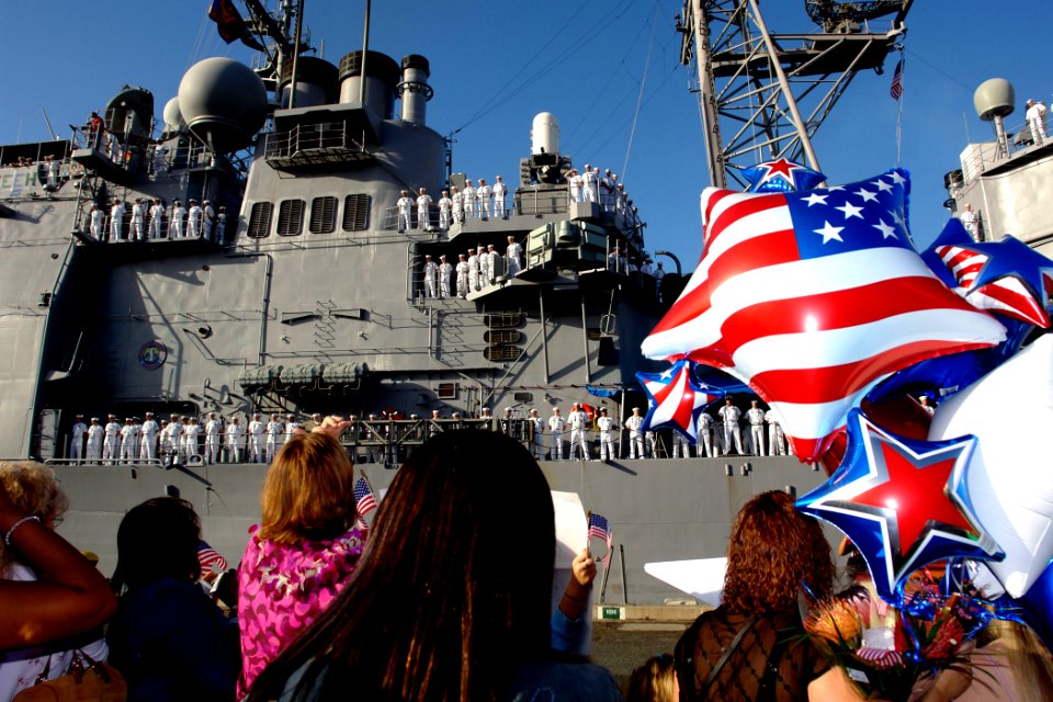 US Navy 060109-N-9643K-007 Family members wait on the pier as the guided missile cruiser USS Chosin (CG 65) returns