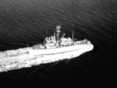 USS Dominant (MSO-431) underway c1954