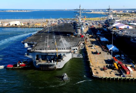 USS Dwight D. Eisenhower returns home. (8293468889)