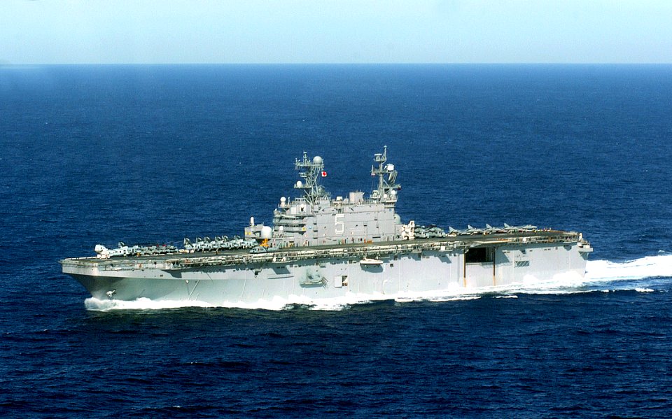 US Navy 060119-N-9866B-010 The amphibious assault ship USS Peleliu (LHA 5) underway off the coast of Southern California