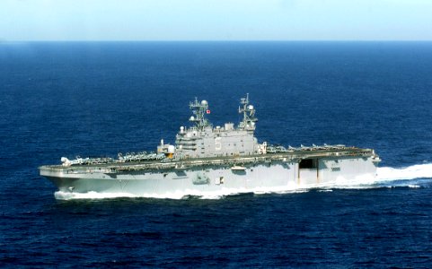 US Navy 060119-N-9866B-010 The amphibious assault ship USS Peleliu (LHA 5) underway off the coast of Southern California