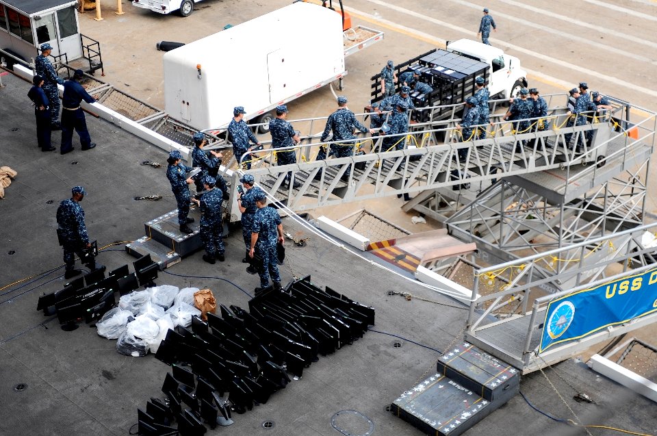 USS Dwight D. Eisenhower operations 130904-N-WT427-014