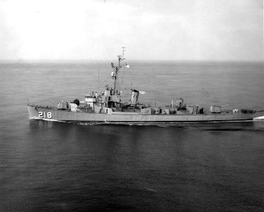 USS Darby (DE-218) underway in Hampton Roads, Virginia (USA), on 12 May 1965 (KN-12893)