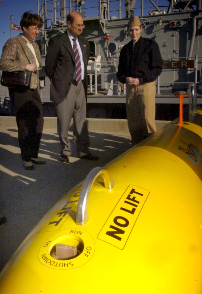 US Navy 060113-N-2568S-157 Lt.jg. Melissa Flores describes to Secretary of the Navy Dr. Donald C. Winter, and his wife Linda, the operational capabilities of equipment used for mine detection and neutralization