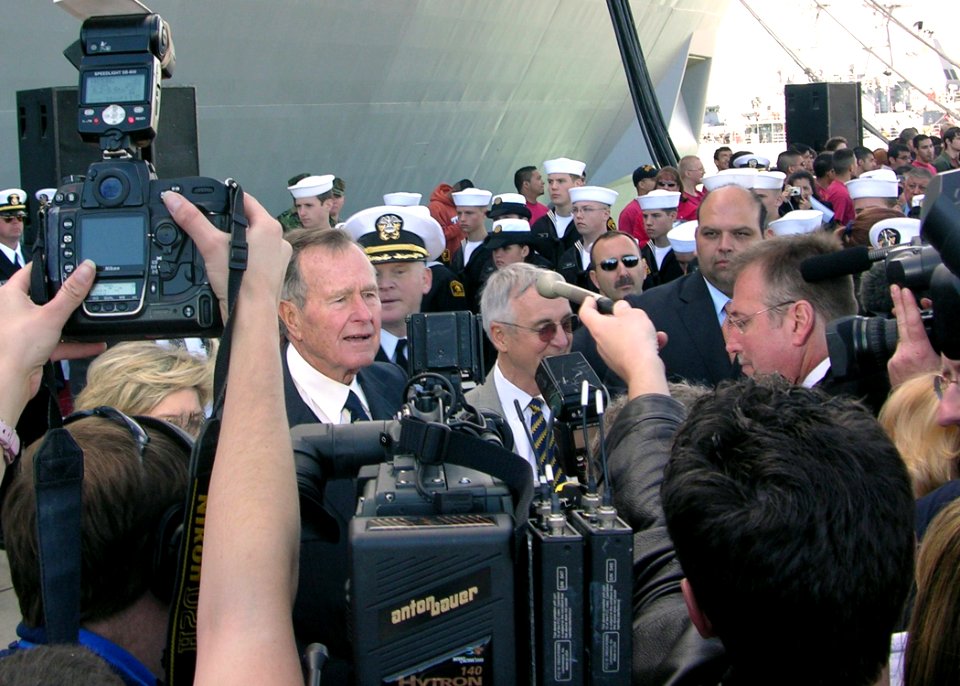 US Navy 060114-D-2006A-001 The forty-first U.S. President George H.W. Bush, meets the press following his keynote address at the commissioning of the amphibious transport dock ship USS San Antonio (LPD 17) on board Naval Statio
