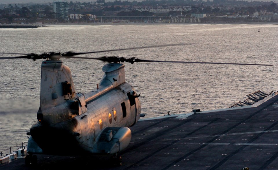 US Navy 060125-N-9866B-014 A CH-46E Sea Knight helicopter, assigned to the Sea Elks of Marine Medium Helicopter Squadron One Six Six (HMM-166) prepares fly off the flight deck aboard the amphibious assault ship USS Peleliu (LH