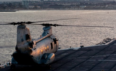 US Navy 060125-N-9866B-014 A CH-46E Sea Knight helicopter, assigned to the Sea Elks of Marine Medium Helicopter Squadron One Six Six (HMM-166) prepares fly off the flight deck aboard the amphibious assault ship USS Peleliu (LH