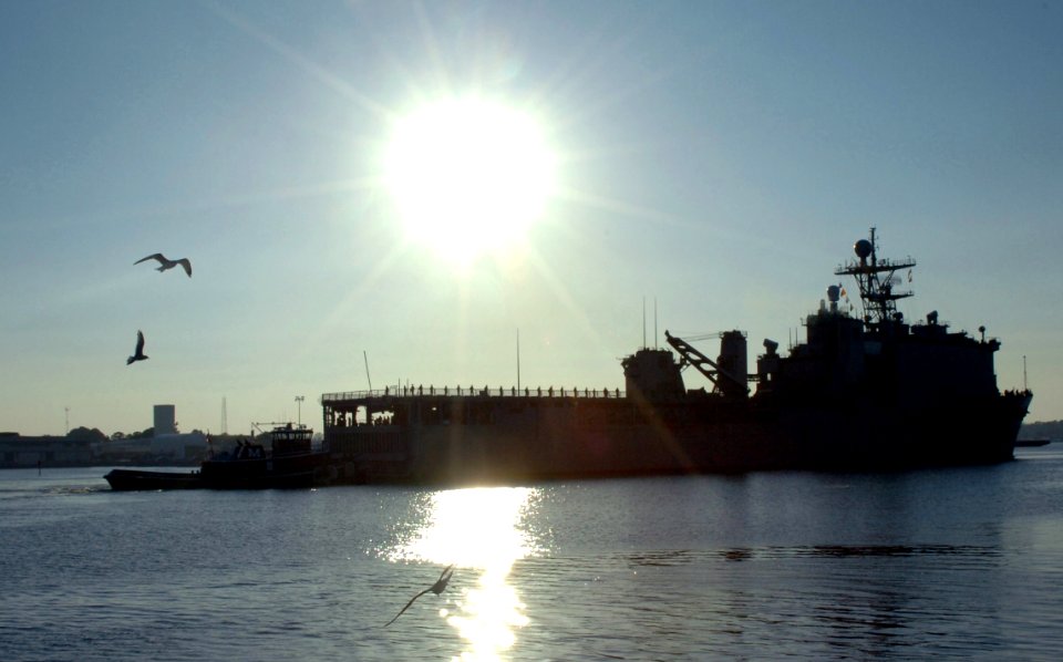 US Navy 060124-N-6764G-002 A tugboat assist the dock landing ship USS Oak Hill (LSD 51) away from the pier at Naval Amphibious Base Little Creek