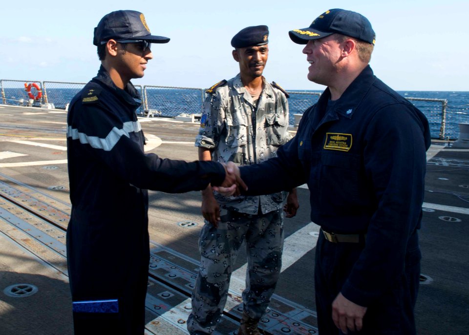 USS Dewey (DDG 105) 141109-N-KB426-012 (15151120353)