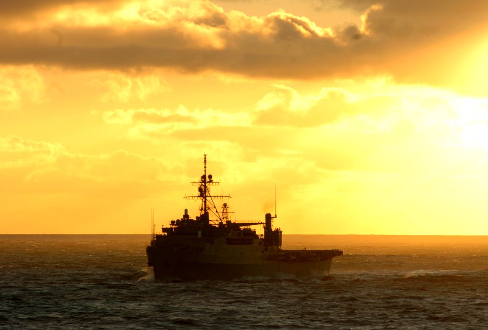 US Navy 060115-N-9866B-005 The amphibious transport dock ship USS Ogden (LPD 5) underway off the coast of Southern California conducting a simulated straits
