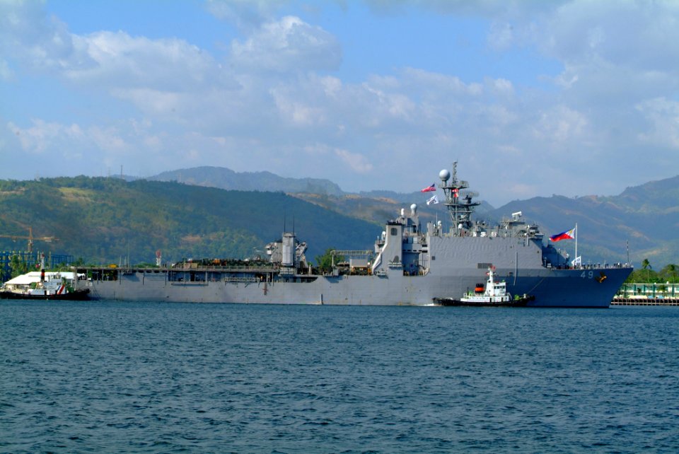 US Navy 060217-N-4772B-109 The dock landing ship USS Harpers Ferry (LSD 49) prepares to moor pier-side