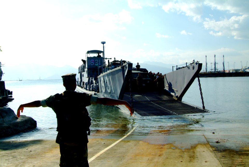 US Navy 060217-N-4772B-172 A member of Beachmaster Unit One (BMU-1) Detachment WESTPAC guides Landing Craft Utility One Six Two Seven (LCU-1627) in the Philippines