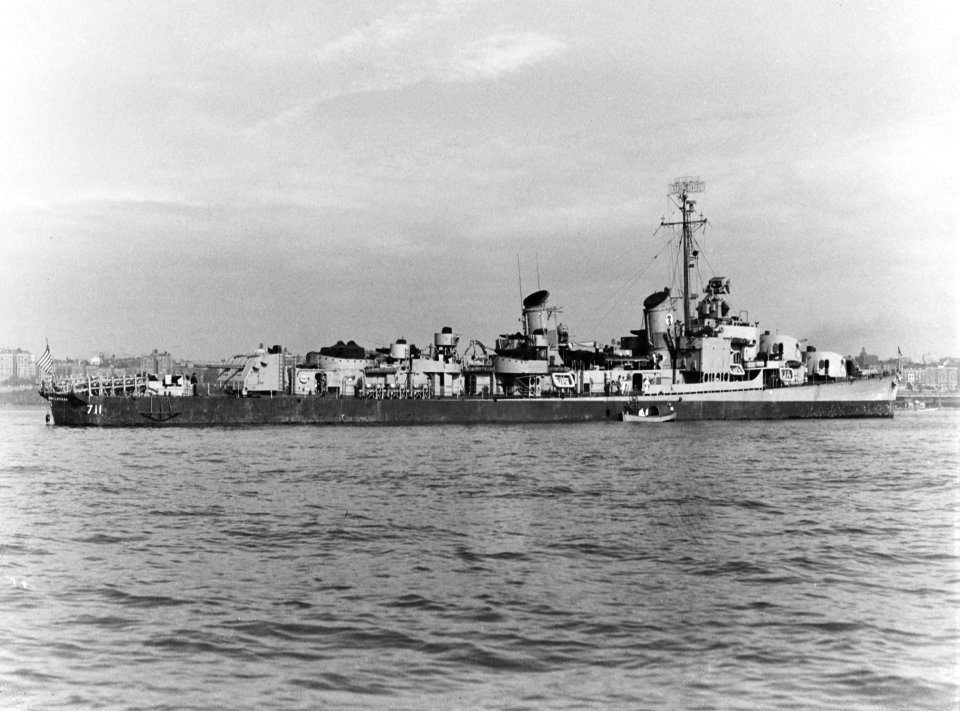 USS Eugene A. Greene (DD-711) off New York City on 29 May 1946 (NH 66345)