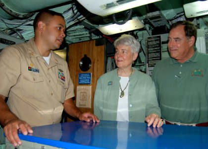 US Navy 060316-N-0879R-001 USS Pasadena (SSN 752) Chief of the Boat, Senior Chief Missile Technician Jim Lyle, talks with the President for the 2006-2007 Tournament of Roses Parade