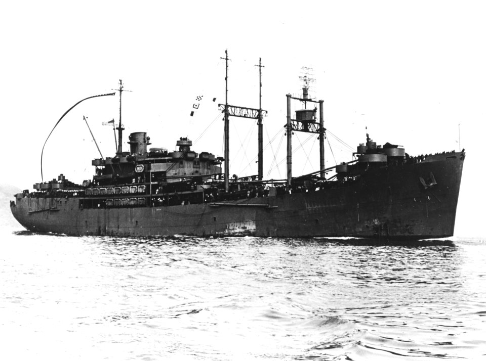 USS Euryale (AS-22) arriving off San Francisco, California (USA), 22 February 1946 (NH 77403)