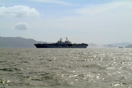 US Navy 060221-N-4772B-185 The amphibious assault ship USS Essex (LHD 2) conducts Landing Craft, Air Cushion (LCAC) operations in the waters off the Philippine coast