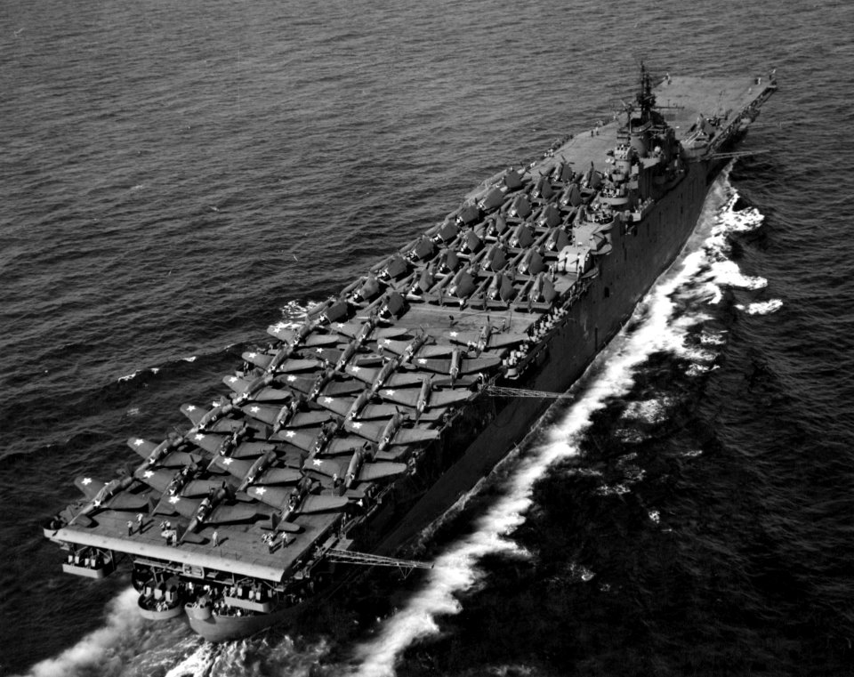 USS Essex (CV-9) underway in the Atlantic Ocean on 10 May 1943 (80-G-68097)