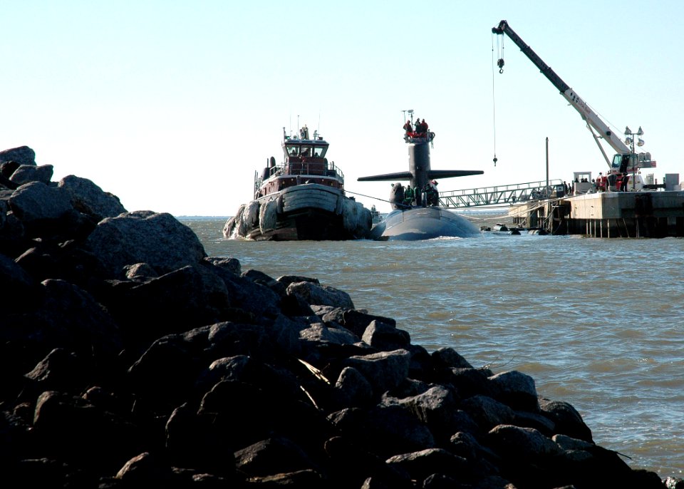 US Navy 060206-N-1464F-011 The Los Angeles-class fast attack submarine USS Dallas (SSN 700) heads out to sea. Dallas is carrying a Dry Deck Shelter (DDS)-equipped submarine attached to its aft escape trunk