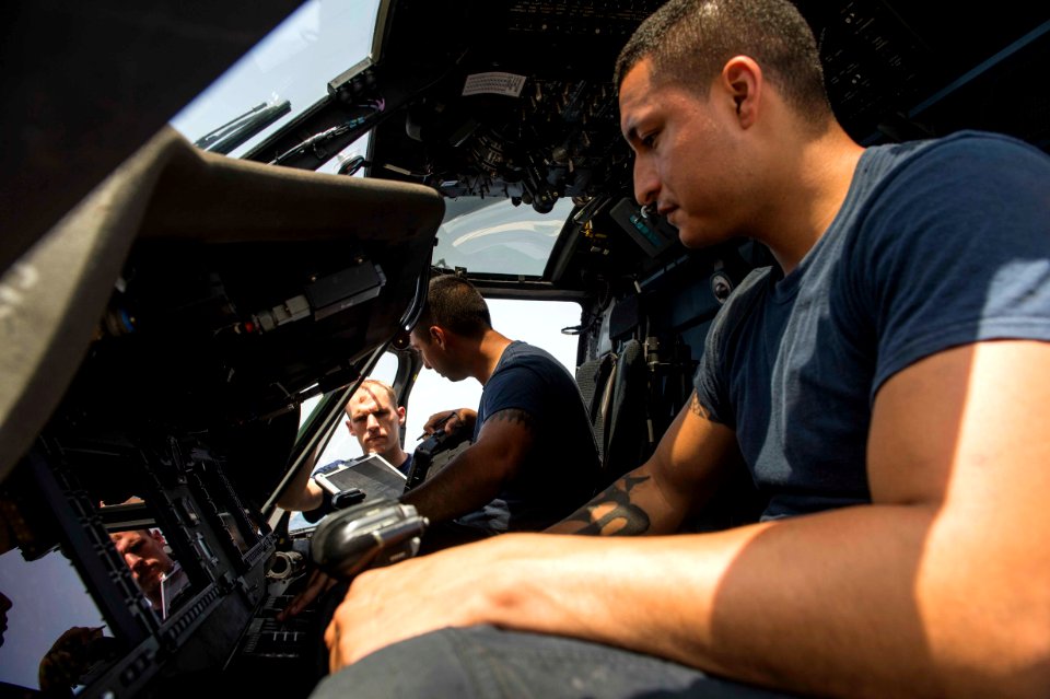 USS Farragut (DDG 99) 150529-N-VC236-012 (18334368375)