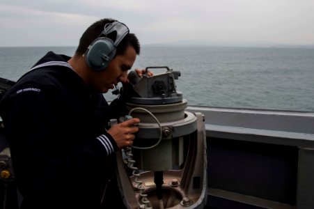 USS Farragut enters port in Lisbon 150321-N-VC236-009