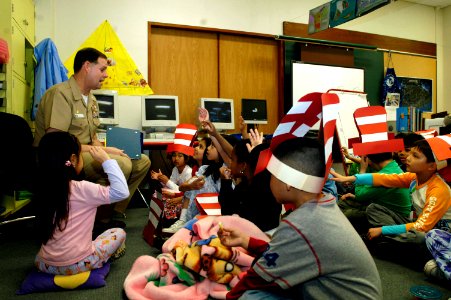 US Navy 060302-N-1960H-064 USS Kitty Hawk (CV 63) Commanding Officer, Capt. Ed McNamee, reads a book to 2nd graders at Sullivans Elementary School