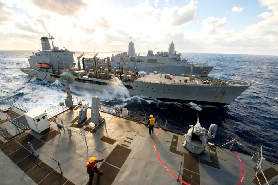 USS Fort McHenry operations 150109-N-DQ840-205