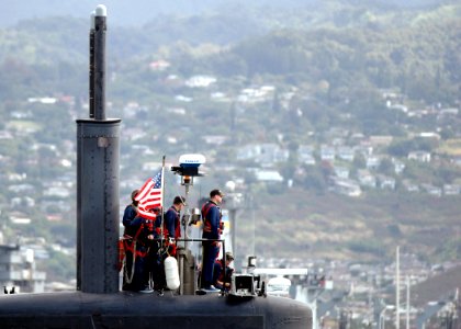 US Navy 060210-N-3019M-007 Crew members aboard the Los Angeles-class fast attack submarine USS Louisville (SSN 724) man the submarine's sail as they return to Naval Station Pearl Harbor, Hawaii