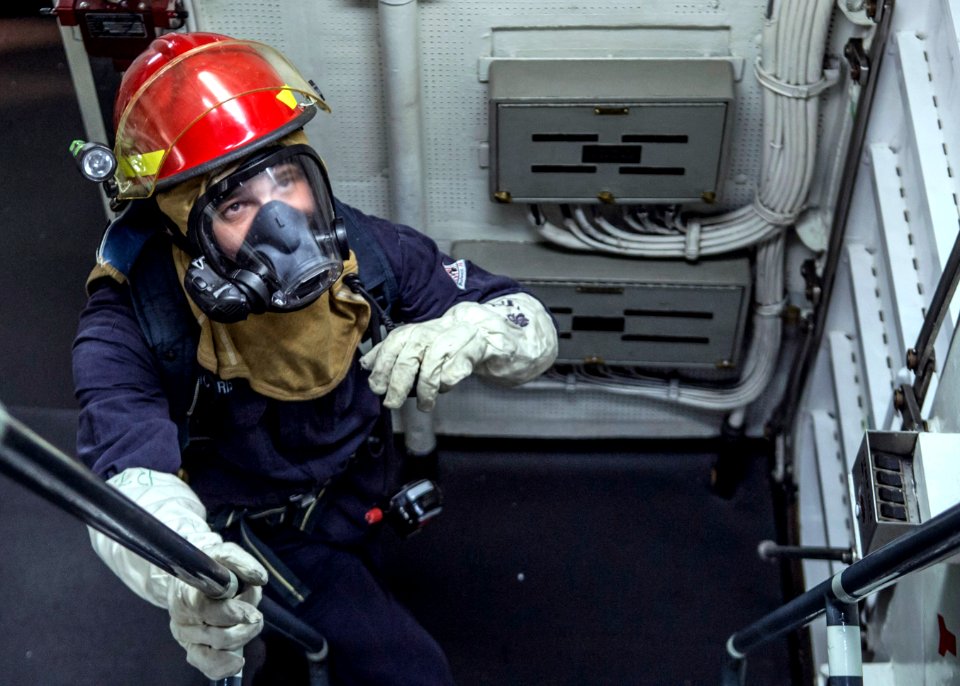 USS Fitzgerald sailors drill 130925-N-IY633-040
