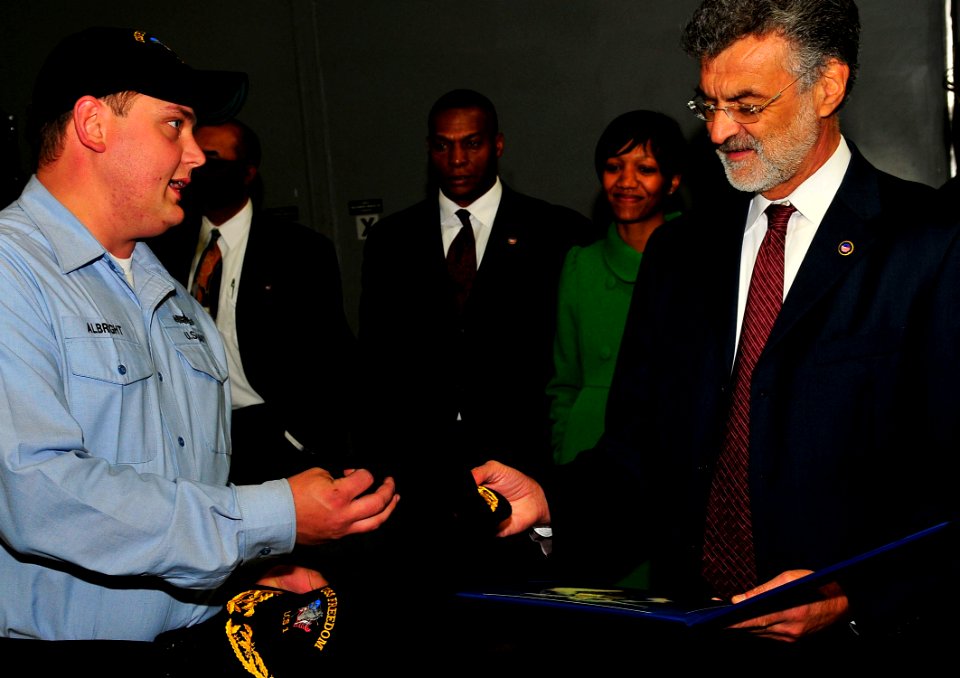 USS Freedom's port visit in Cleveland DVIDS128568