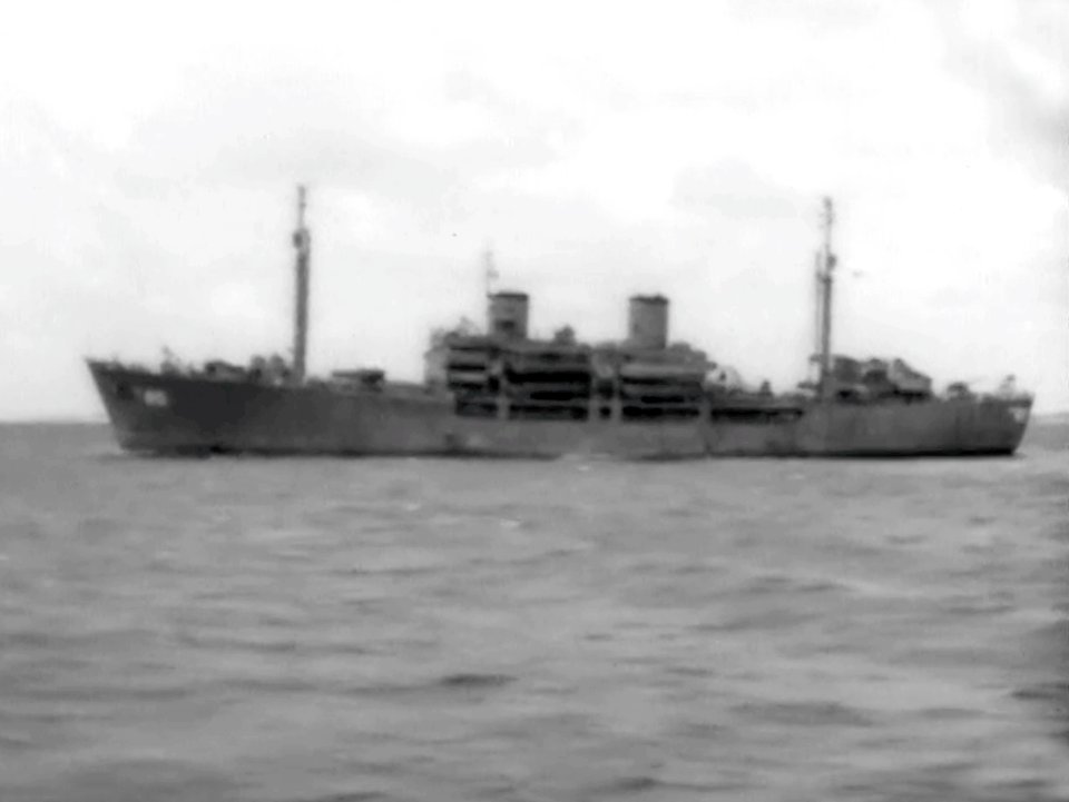 USS Gasconade (APA-85) arriving at Bikini Atoll, circa in late May 1946 (80890)