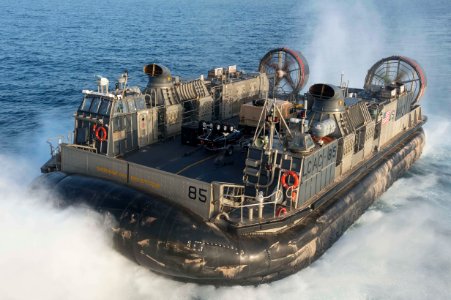 USS Fort McHenry (LSD 43) 150216-N-DQ840-002 (16372149027)