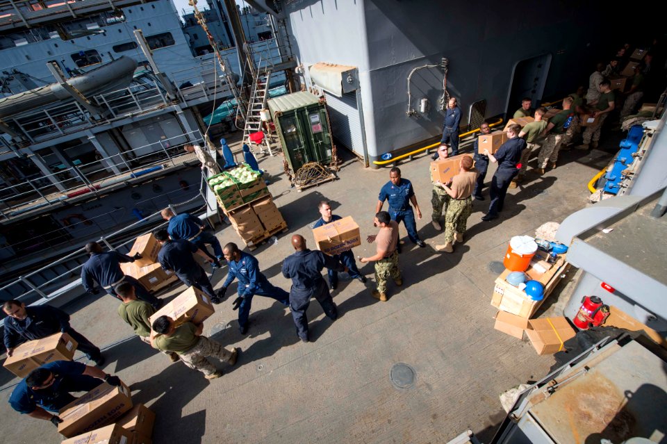 USS Fort McHenry (LSD 43) 150226-N-DQ840-329 (16523871990)
