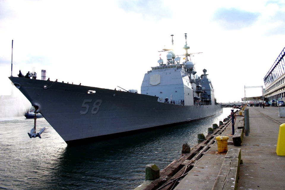 US Navy 060316-N-8110K-022 The guided-missile cruiser USS Philippine Sea (CG 58) prepares to moor to begin a four-day port visit over St. Patrick's Day weekend