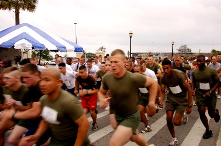 US Navy 060421-N-5328N-985 More than a 1,000 runners of all ages and services take off from East Avenue across from Portside Entertainment Complex on board Naval Air Station (NAS) Pensacola