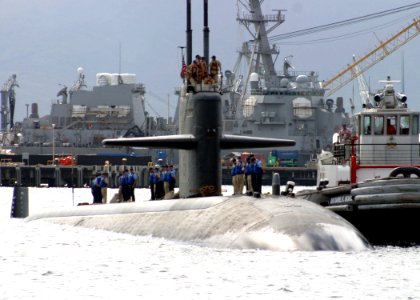 US Navy 060412-N-5539C-002 The Los Angeles-class fast attack submarine USS Honolulu (SSN 718) prepares to get underway for its final deployment to the Western Pacific