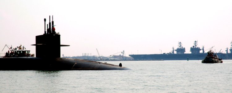 US Navy 060331-N-1464F-007 The guided-missile submarine USS Florida (SSGN 728) arrives at Naval Station Norfolk to make a brief stop for passengers during sea trials off the coast of Virginia