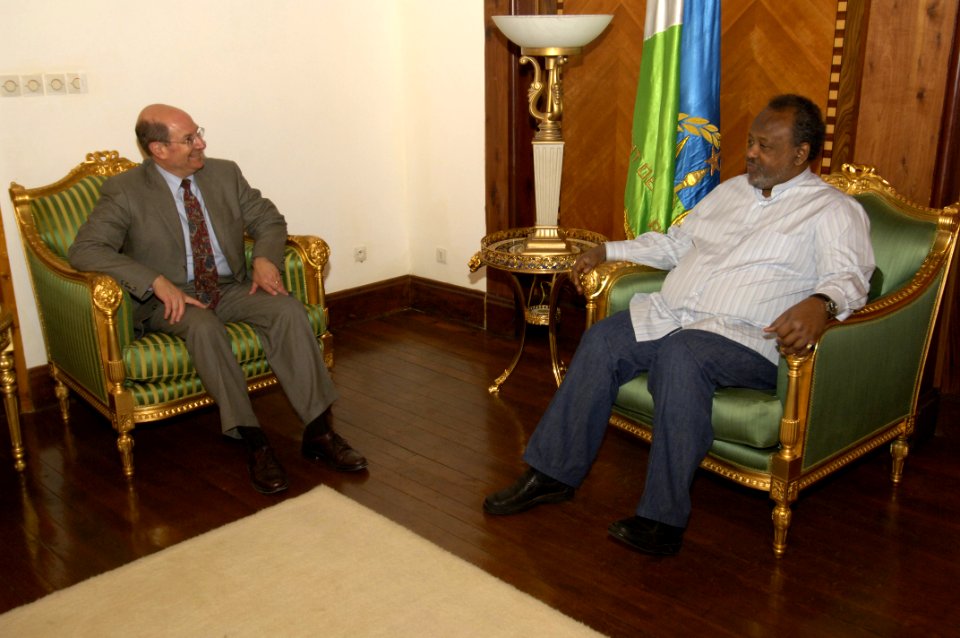 US Navy 060420-N-2568S-071 Secretary of the Navy (SECNAV) the Honorable, Dr. Donald C. Winter meets with Djibouti President Ismail Omar Guelleh