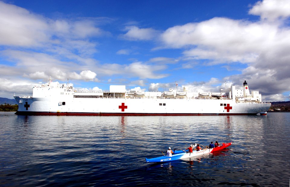 US Navy 060502-N-9643K-005 The Honolulu Pearl Canoe Club escorts the Military Sealift Command (MSC) hospital ship