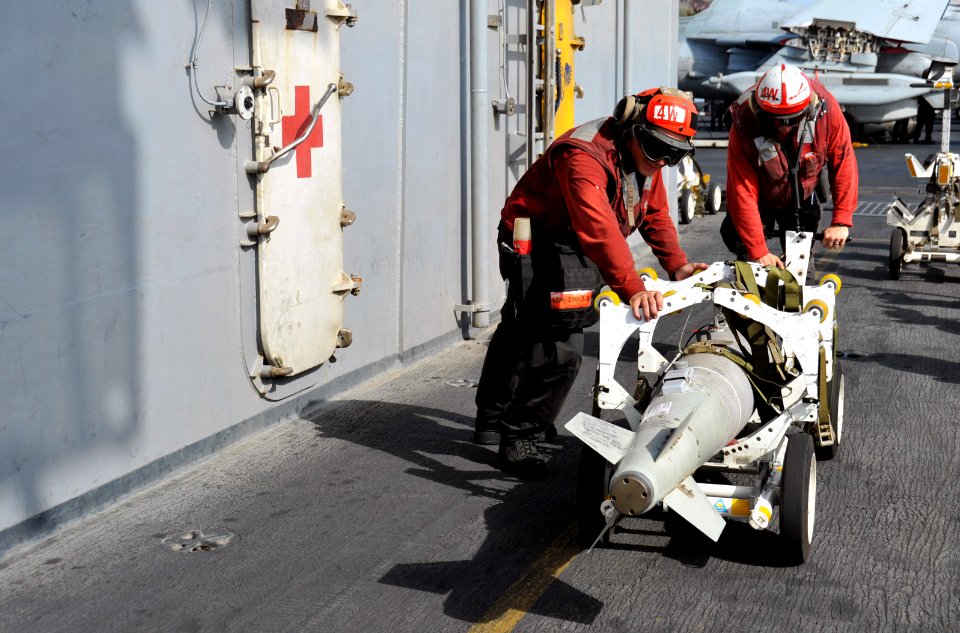 USS George H.W. Bush (CVN 77) 140622-N-CS564-070 (14308110270)