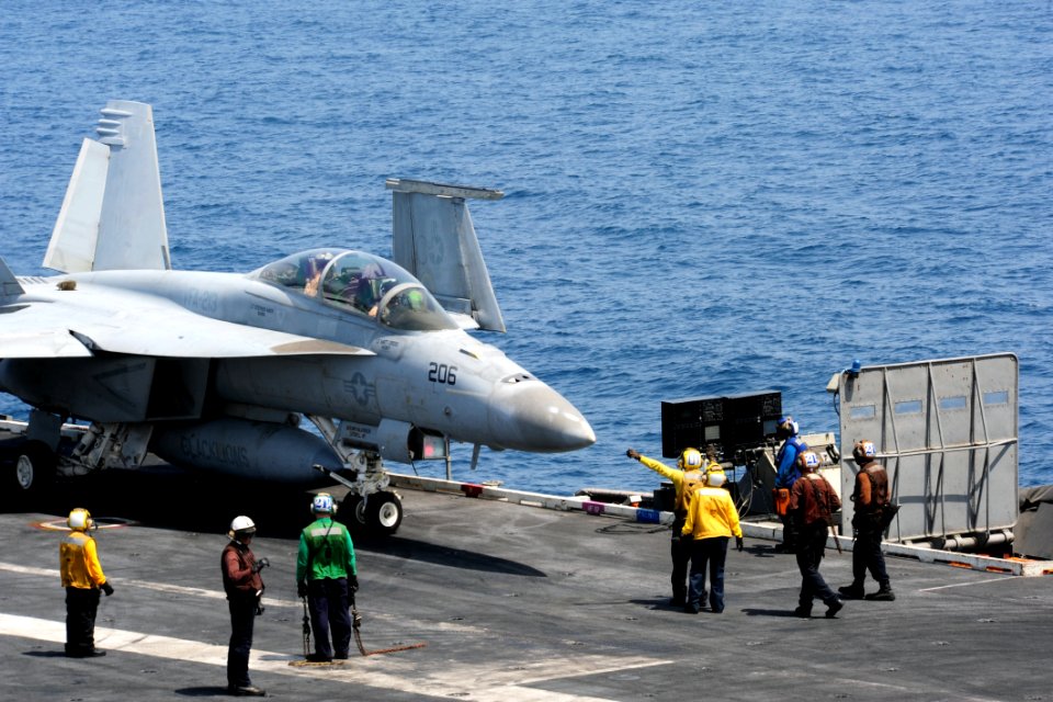 USS George H.W. Bush (CVN 77) 140607-N-CZ979-062 (14194080410)