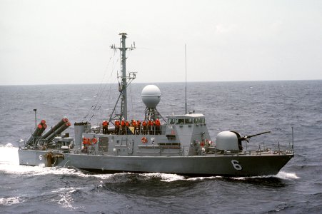 USS Gemini (PHM-6) during UNITAS 85