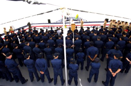US Navy 060419-N-2568S-181 Secretary of the Navy (SECNAV) the Honorable, Dr. Donald C. Winter conducts an all-hands call