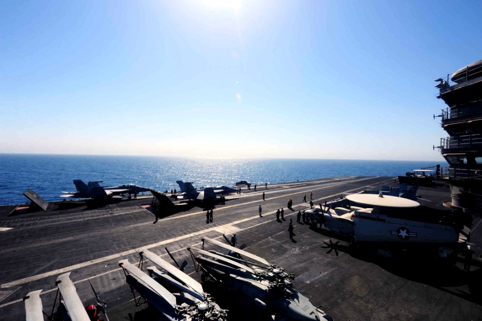 USS George H.W. Bush (CVN 77) 140616-N-CZ979-032 (14255029380)