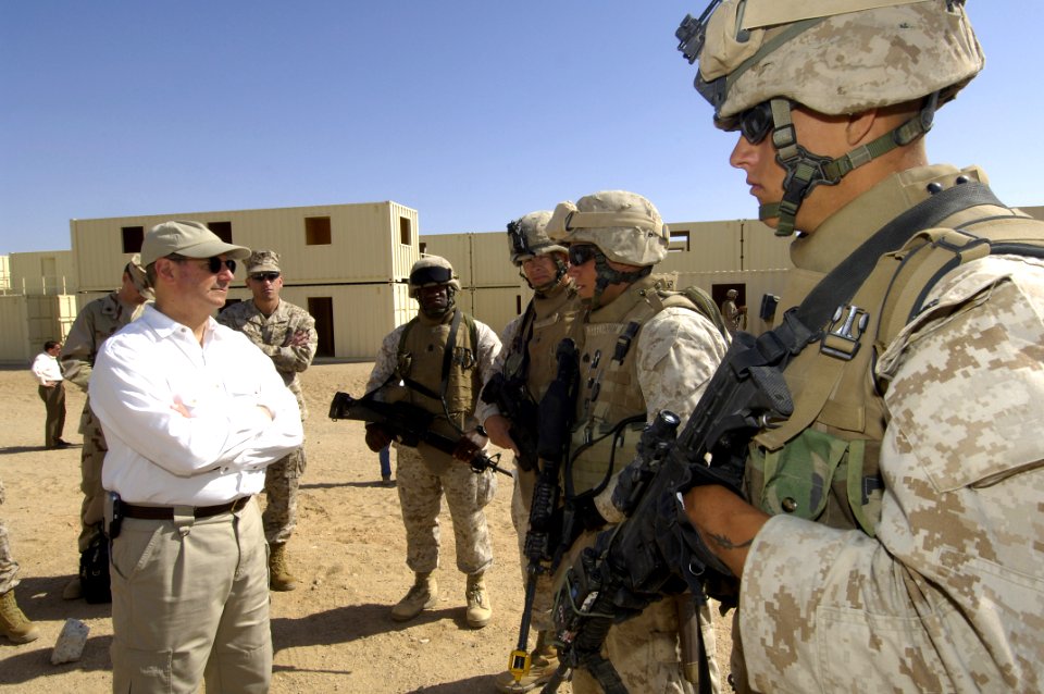 US Navy 060509-N-2568S-077 SECNAV meets with Marines participating in Mojave Viper