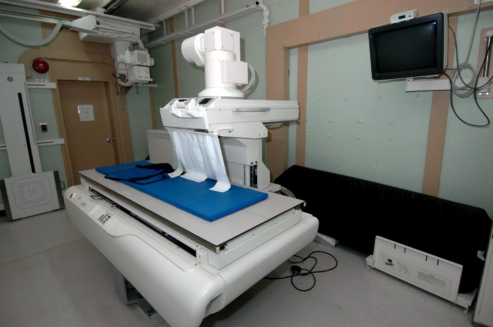 US Navy 060505-N-2832L-010 An X-Ray machine located aboard Military Sealift Command (MSC) hospital ship USNS Mercy (T-AH 19)