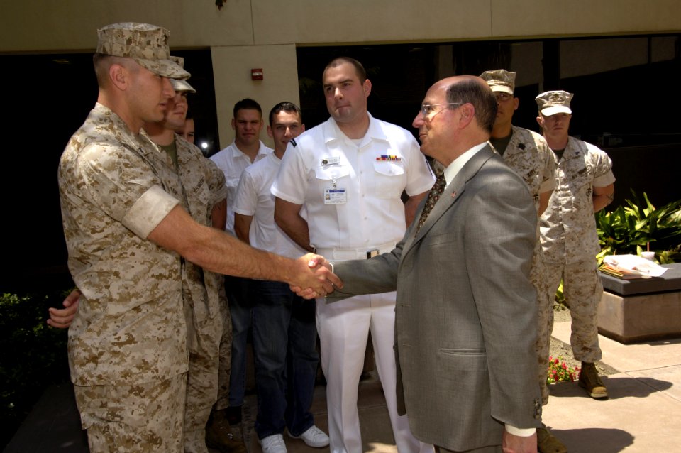 US Navy 060510-N-2568S-064 SECNAV meets with wounded Sailors and Marines at Balboa Naval Medical Center in San Diego